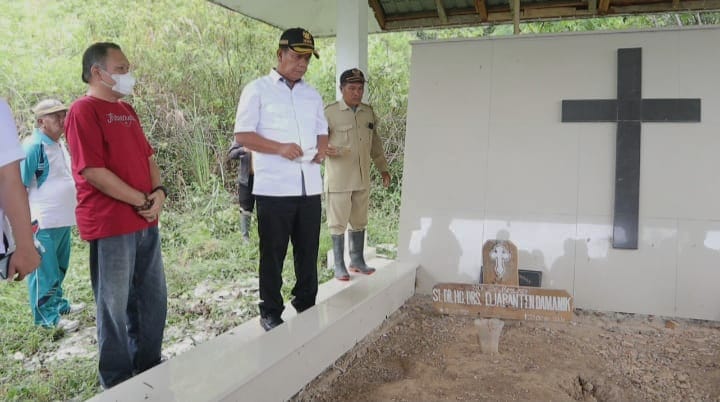 Bupati Simalungun Lakukan Peletakan Batu Pertama Perbaikan Makam DR (HC) Drs Djabanten Damanik