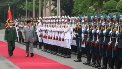 Menteri Pertahanan Prabowo Disambut Upacara Militer Jajar Kehormatan Saat Lakukan Kunjungan Kerja Ke Vietnam