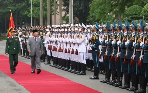 Menteri Pertahanan Prabowo Disambut Upacara Militer Jajar Kehormatan Saat Lakukan Kunjungan Kerja Ke Vietnam