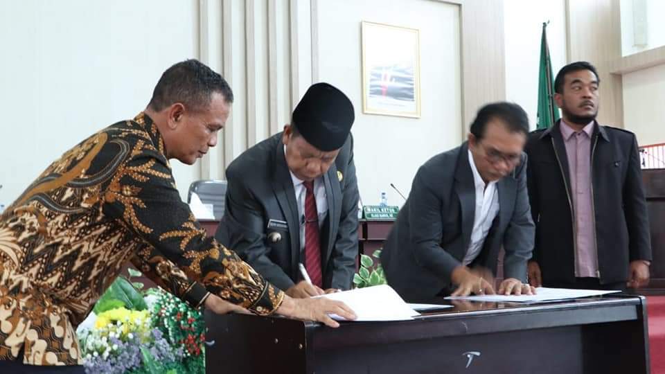 Bupati Simalungun Dan Ketua DPRD Tandatangani Nota Kesepakatan Bersama KUA PPAS APBD Kabupaten Simalungun Tahun Anggaran 2023