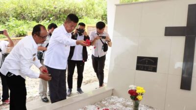 Bupati Simalungun Resmikan Makam DR (HC) Drs Djabanten Damanik