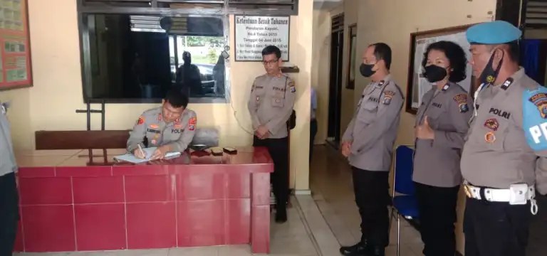 Kapolres Simalungun Sidak ke Mako Polsek Panei Tongah Pastikan Personel Tetap Sigap Melayani Masyarakat