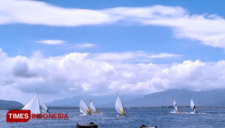 Dalam Rangka HUT TNI AL, 77 Perahu Layar Akan Adu Cepat Seberangi Selat Bali