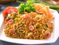 Resep dan Cara Membuat Nasi Goreng Seafood Sederhana Spesial Pedas