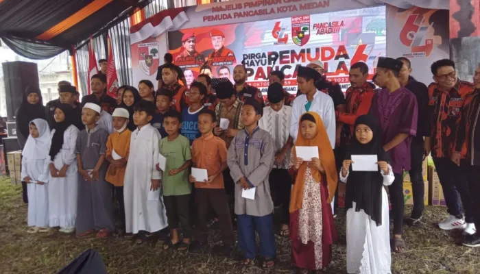 Semarak HUT PP ke-64, Ketua MPC PP Kota Medan, M Rahmaddian Shah, SH Bagikan 20 Ton Beras dan Santuni Anak Yatim