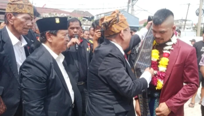 Tor Tor Parahot Sambut Jeka Saragih, Partuha Maujana Simalungun dan Bankom Raya Simalungun Sematkan Hiou dan Gotong