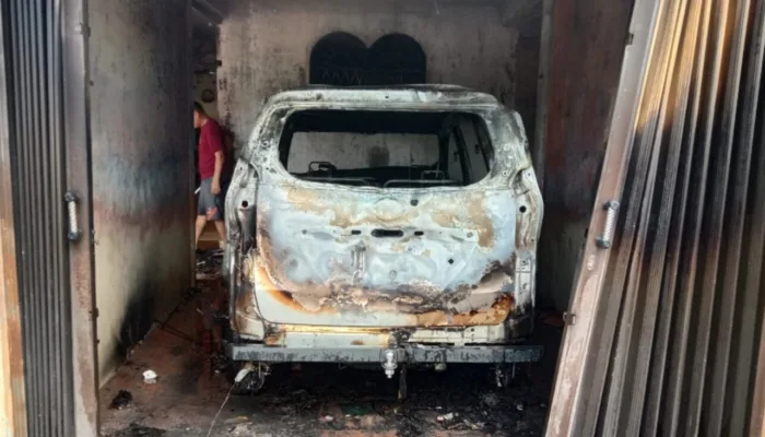 Ditinggal Ibadah Ke Gereja Mobil dan Motor Hangus Terbakar