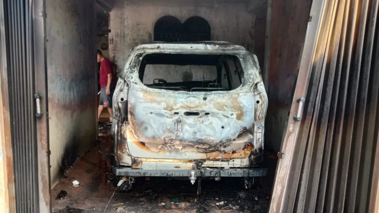 Ditinggal Ibadah Ke Gereja Mobil dan Motor Hangus Terbakar