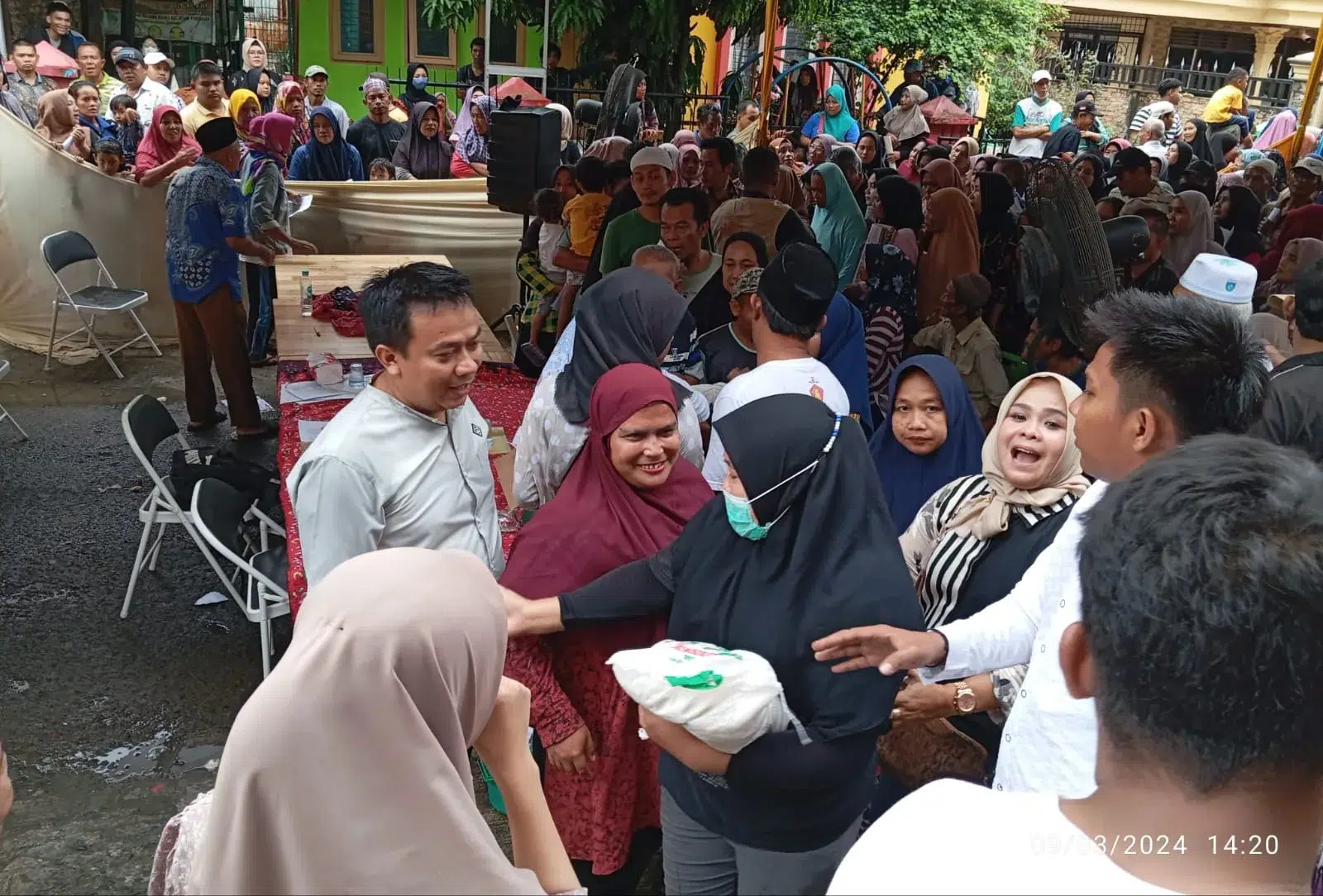 Caleg Gerindra DPRD Kota Medan, H Zulkarnaen SKM Salurkan 25 Ton Beras ke Masyarakat