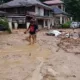 Warga Terdampak Banjir Bandang Sumbar Masih Terisolasi