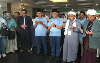 Ribuan Massa Antar Pasangan Anton Saragih dan Benny Gusman Sinaga Menuju KPU Simalungun untuk Pencabutan Nomor Urut