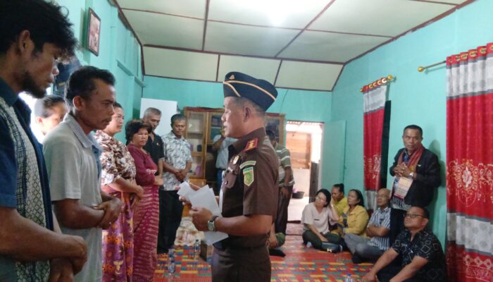 Kajari Samosir Kunjungi Keluarga Korban Tenggelam di Perairan Danau Toba