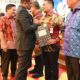 Gubsu Salurkan DBH Kepada Kepala Daerah Se-Sumut, Humbahas Rp 15 Miliar
