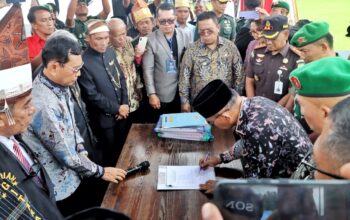 Pemerintah Kabupaten Simalungun Terima Simbol-Simbol Pahlawan Nasional Tuan Rondahaim dari Ahli Waris